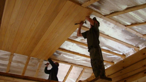 Из чего лучше сделать потолок на мансарде ? (11 фото)