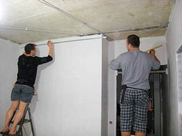  повесить кухонные шкафы на стену: варианты креплений, монтаж | alfa .