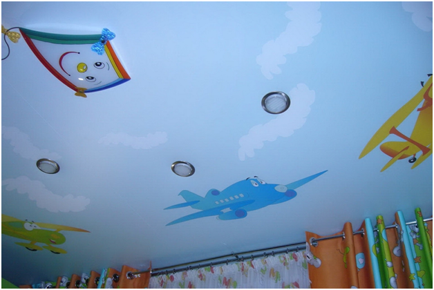Натяжные потолки в детскую комнату (10 фото)