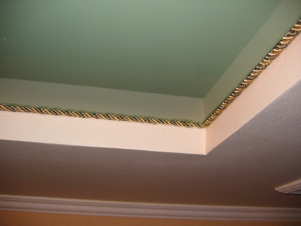 Как крепить маскировочную ленту на натяжной потолок (9 фото)
