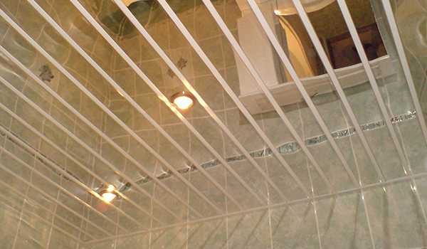 Алюминиевые реечные потолки в ванной - последний писк модного дизайна