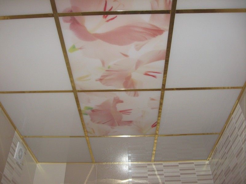 Потолок в ванной из пластиковых панелей (36 фото)