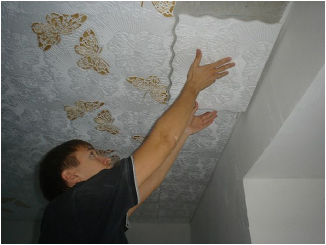 Как клеить потолочную плитку из пенопласта? (7 фото)