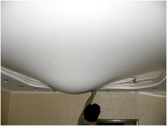 Почему может провисать натяжной потолок? (7 фото)