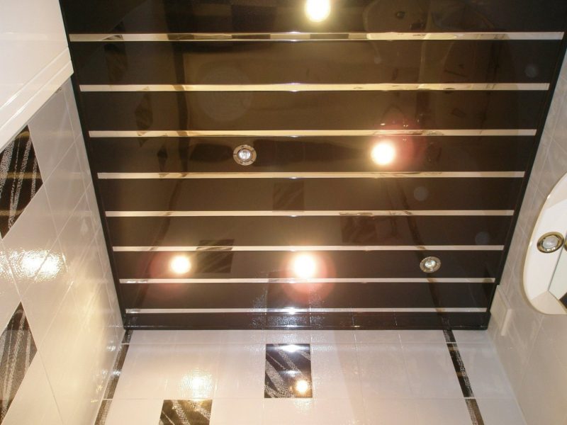 Освещение в металлическом потолке