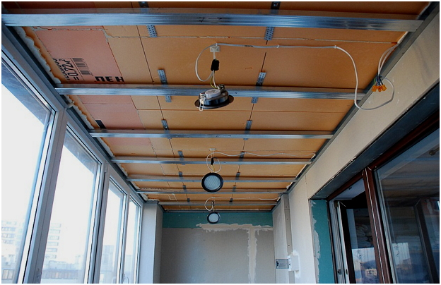Монтаж и отделка потолка на балконе из пластиковых панелей