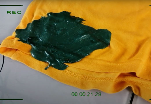 Как можно очистить одежду от краски в домашних условиях?